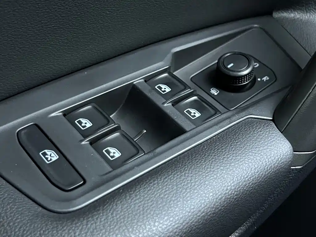 Volkswagen Tiguan L — фото 13