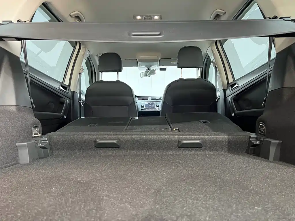 Volkswagen Tiguan L — фото 19