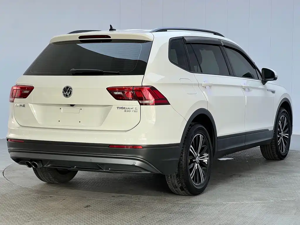 Volkswagen Tiguan L — фото 23