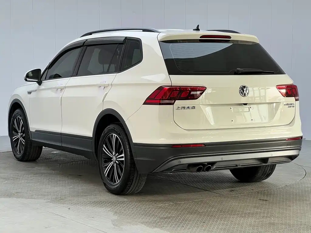 Volkswagen Tiguan L — фото 24