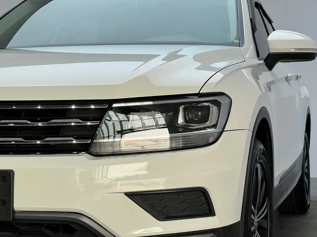 Volkswagen Tiguan L — фото 4