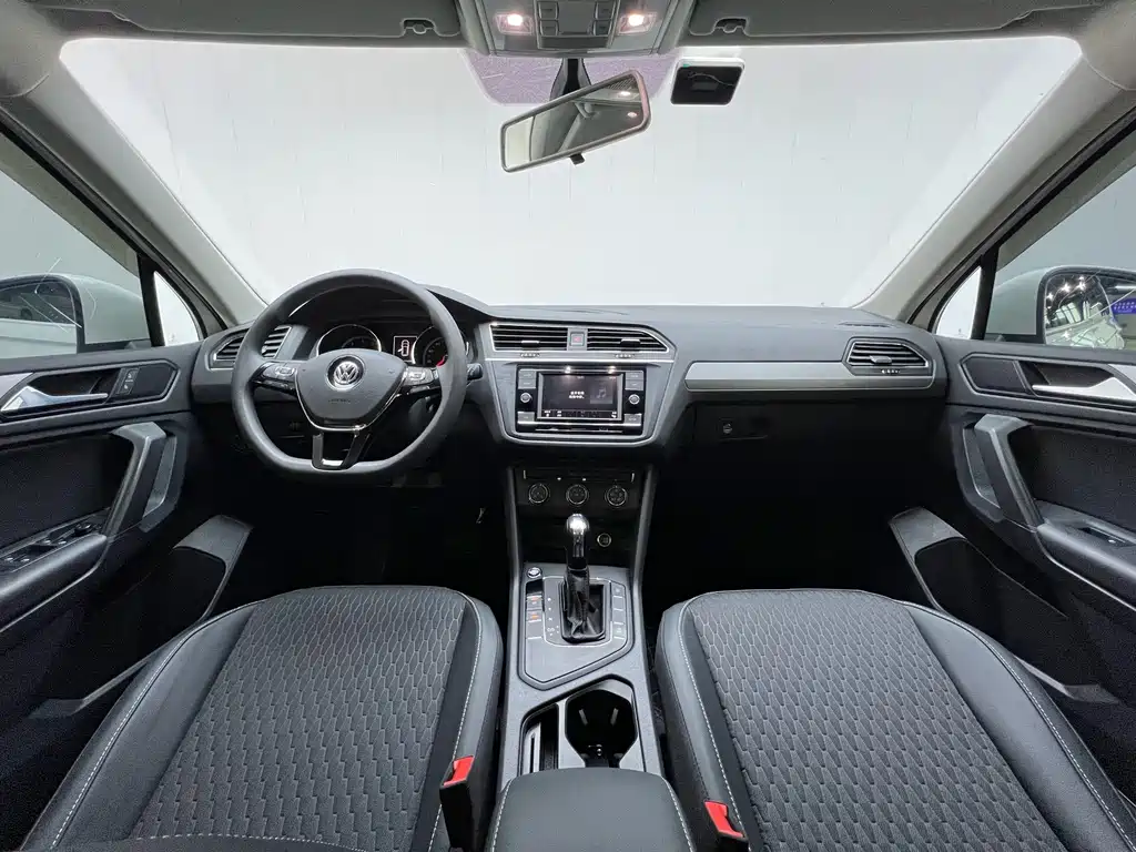 Volkswagen Tiguan L — фото 6