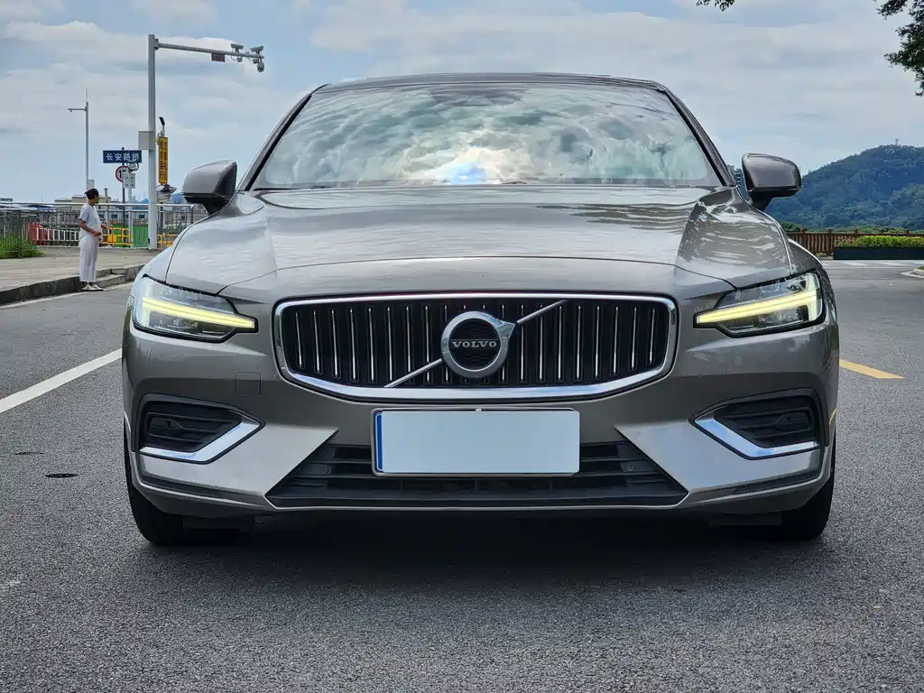 Volvo S60 — фото 2
