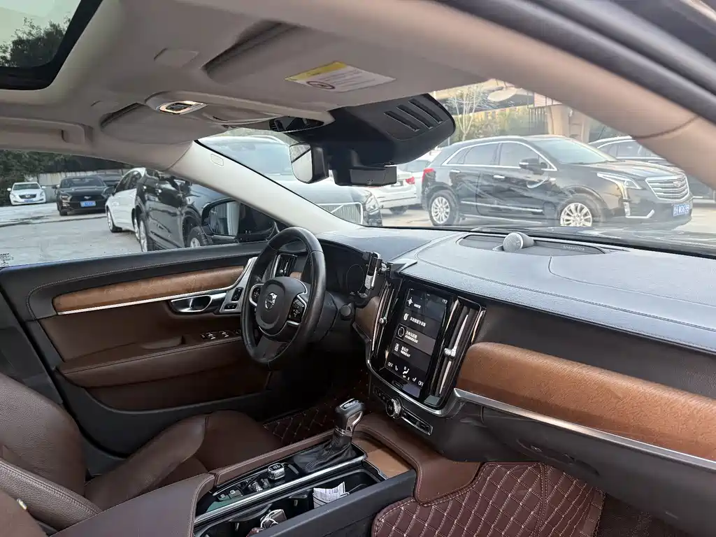 Volvo S90 — фото 11