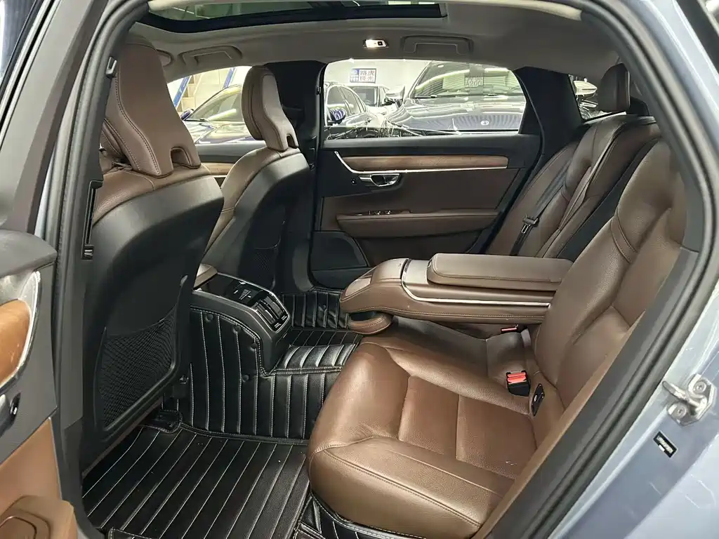 Volvo S90 — фото 4
