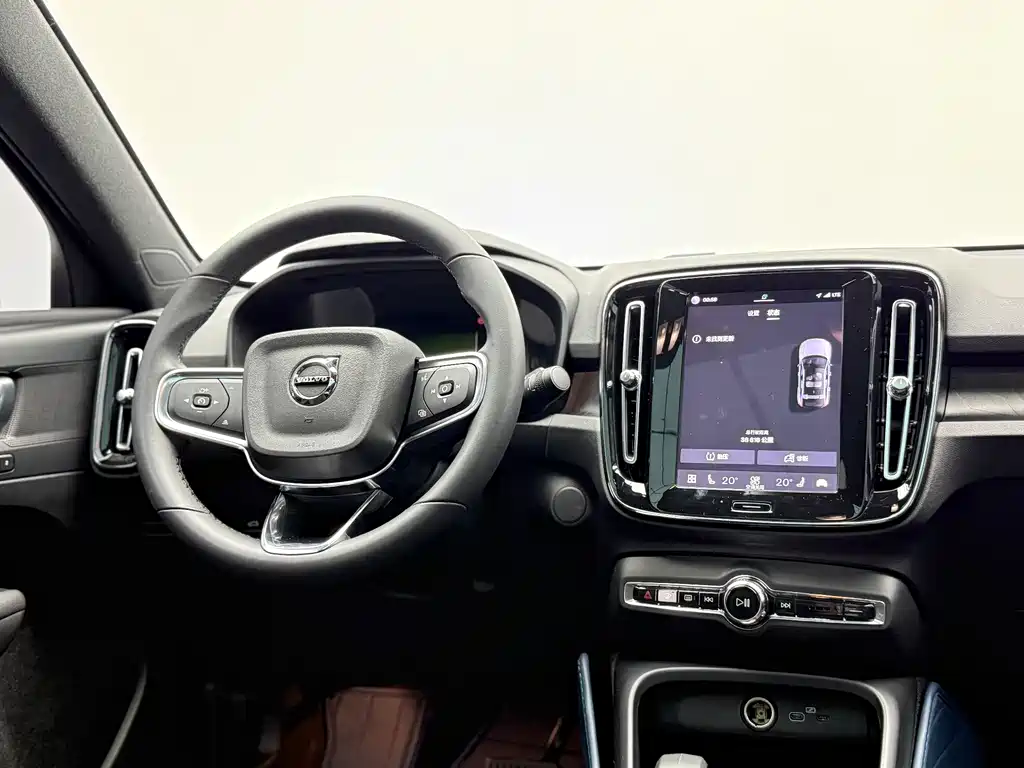 Volvo C40 — фото 11