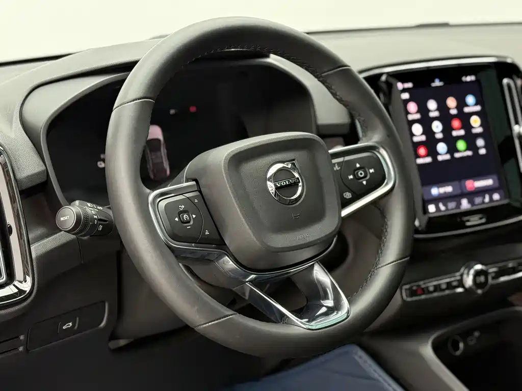 Volvo C40 — фото 14