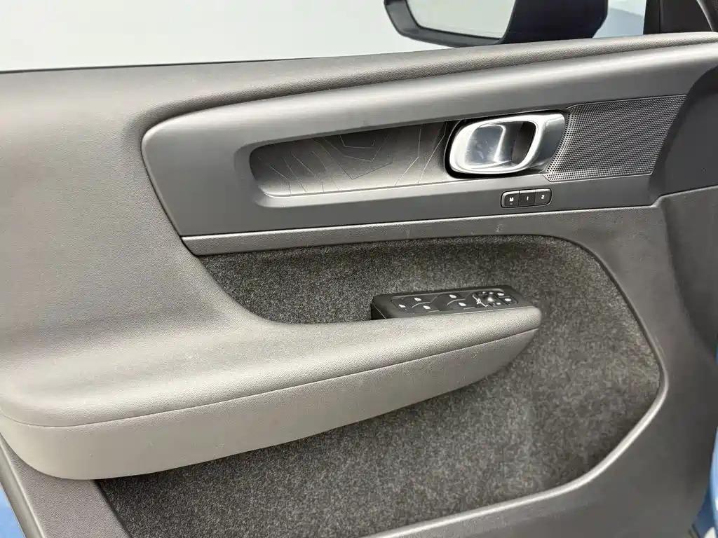 Volvo C40 — фото 15