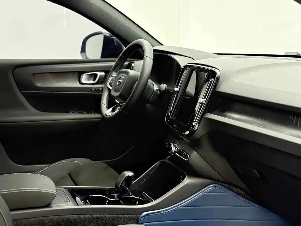 Volvo C40 — фото 17