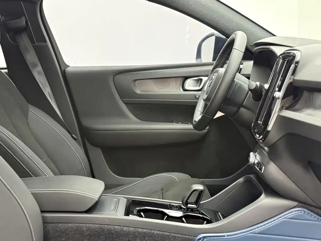 Volvo C40 — фото 19