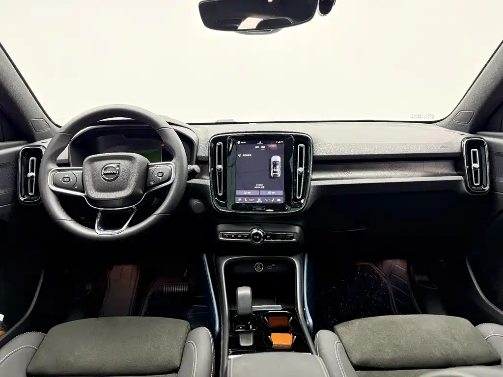 Volvo C40 — фото 7