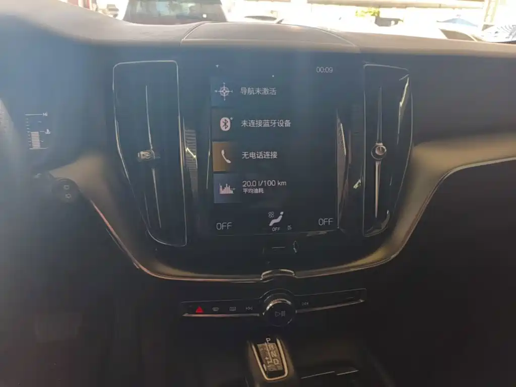 Volvo XC60 — фото 13