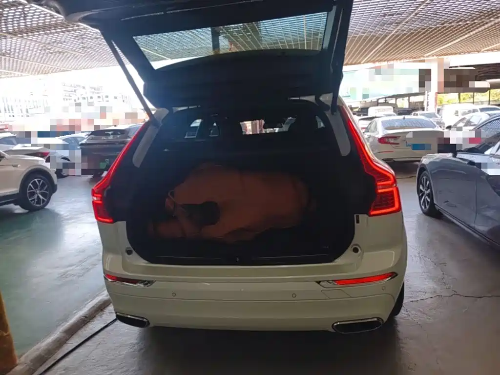 Volvo XC60 — фото 19