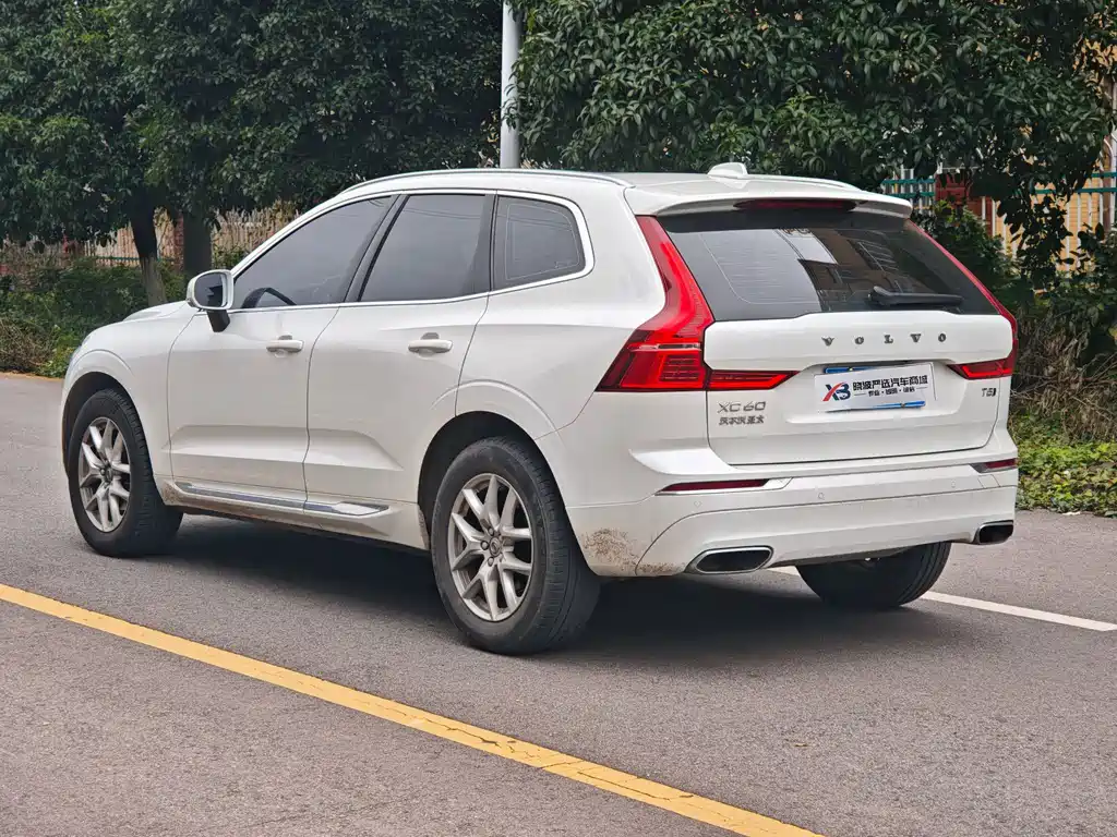 Volvo XC60 — фото 4