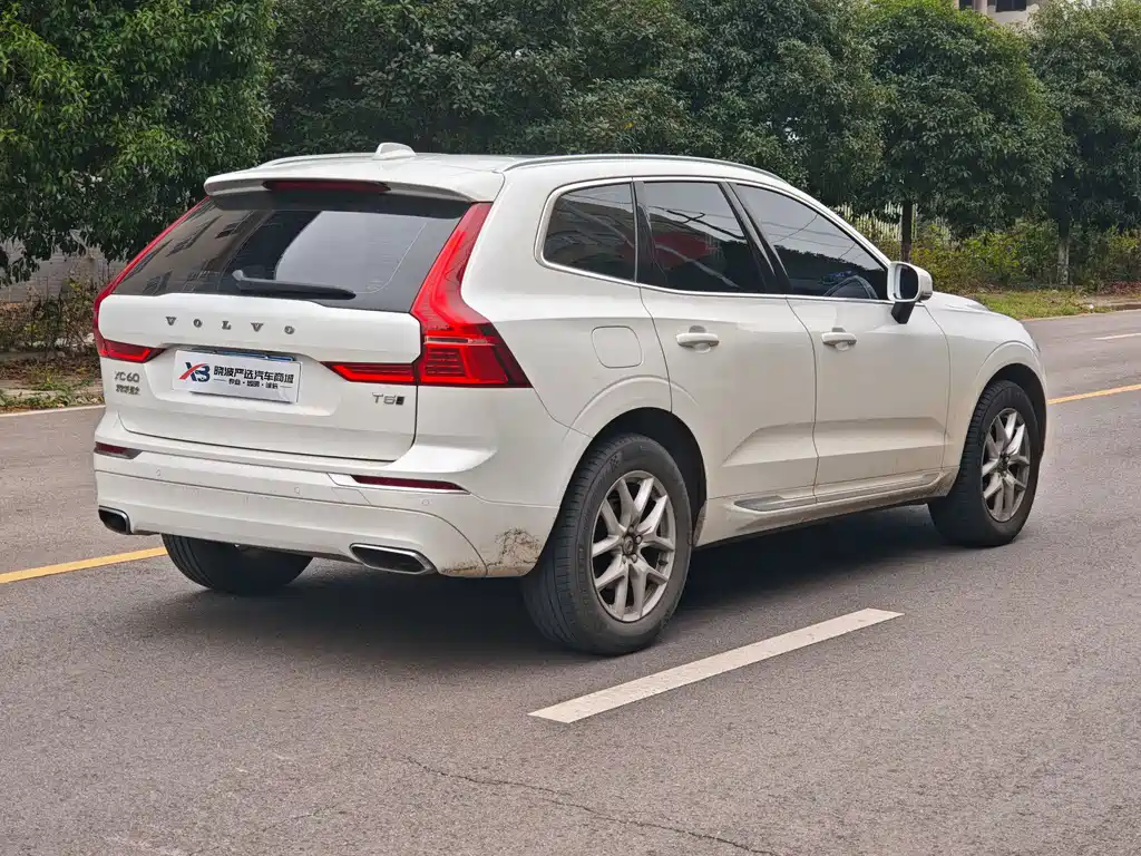 Volvo XC60 — фото 5