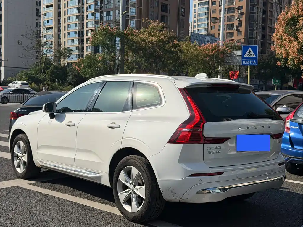 Volvo XC60 — фото 5