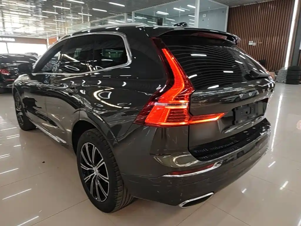 Volvo XC60 — фото 5