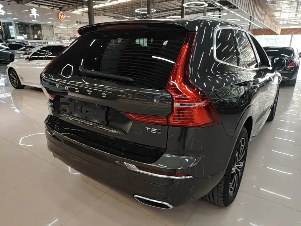 Volvo XC60 — фото 7