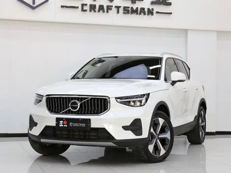 Volvo XC40 — фото 2