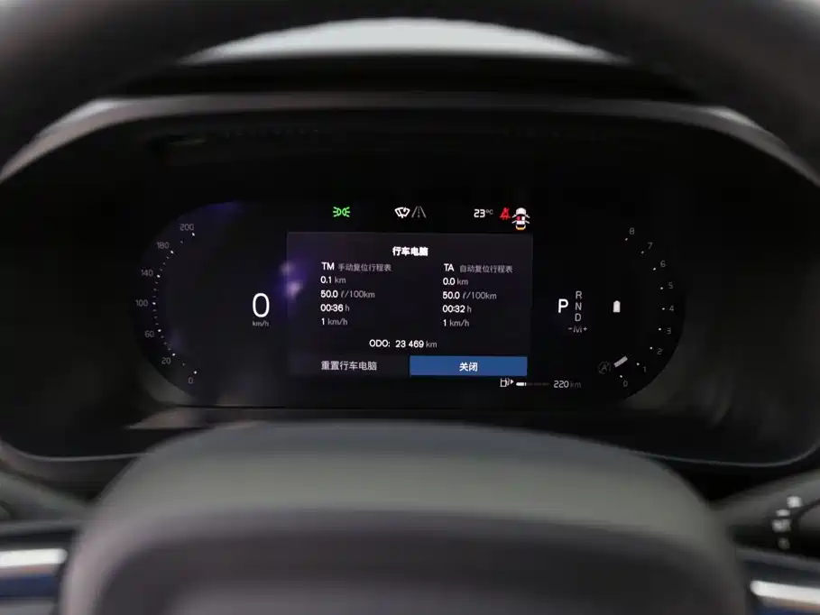 Volvo XC40 — фото 13
