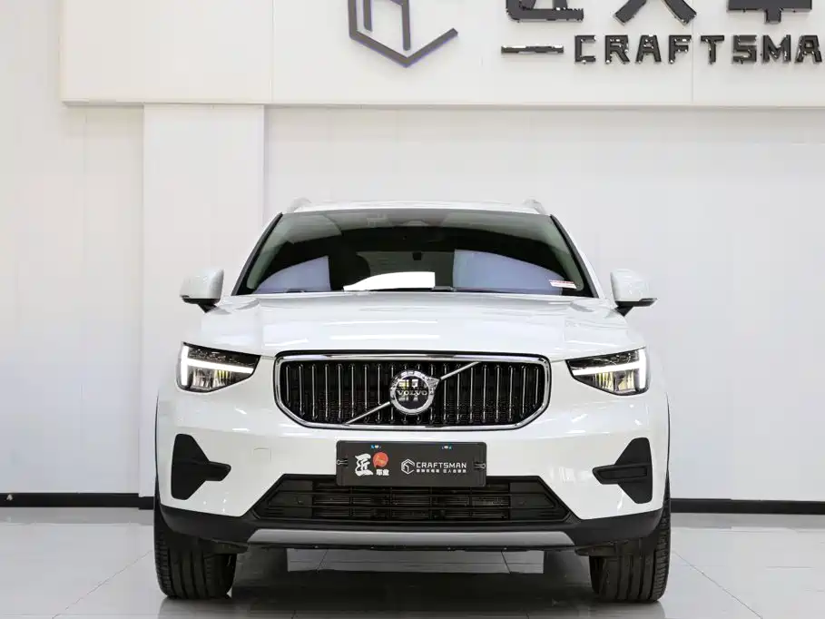 Volvo XC40 — фото 18