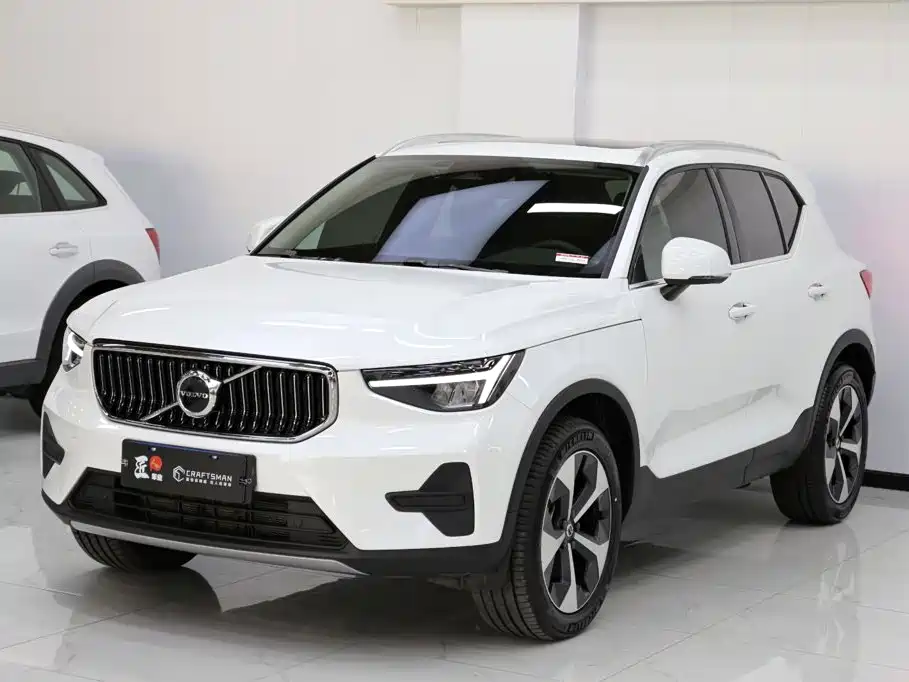 Volvo XC40 — фото 19