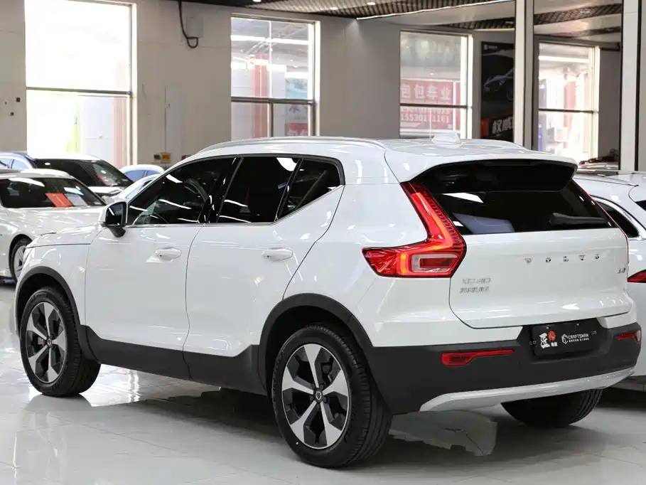 Volvo XC40 — фото 20