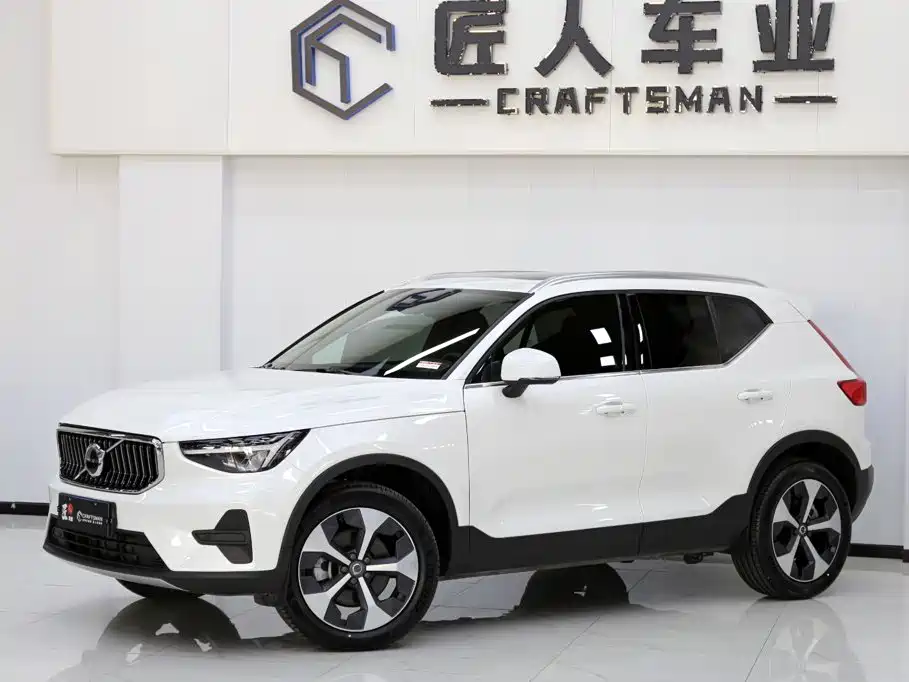 Volvo XC40 — фото 3