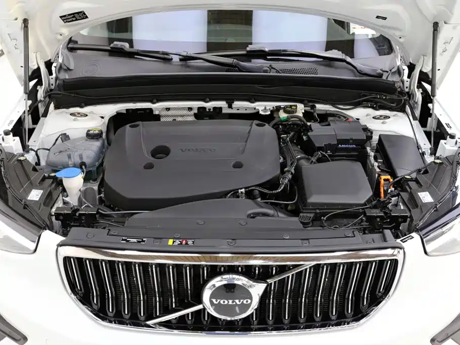 Volvo XC40 — фото 22
