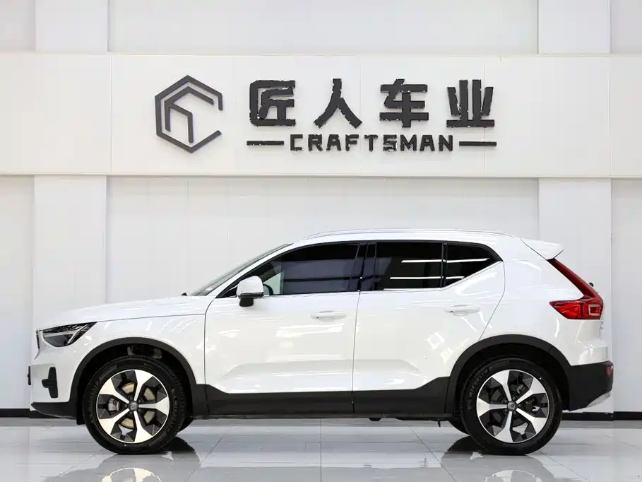 Volvo XC40 — фото 4