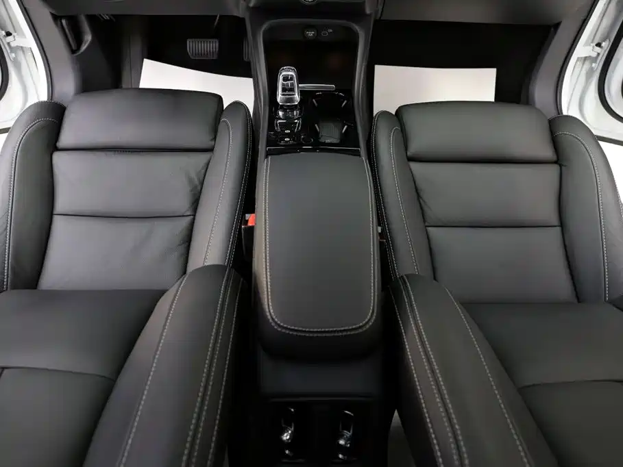 Volvo XC40 — фото 10