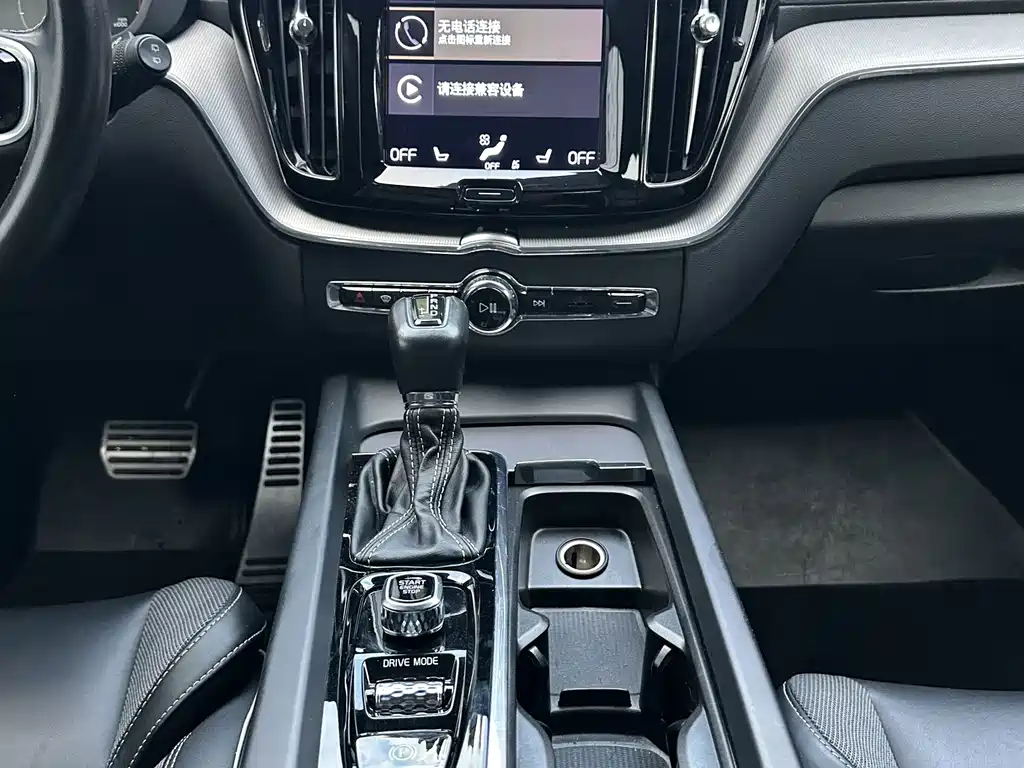 Volvo XC60 — фото 11