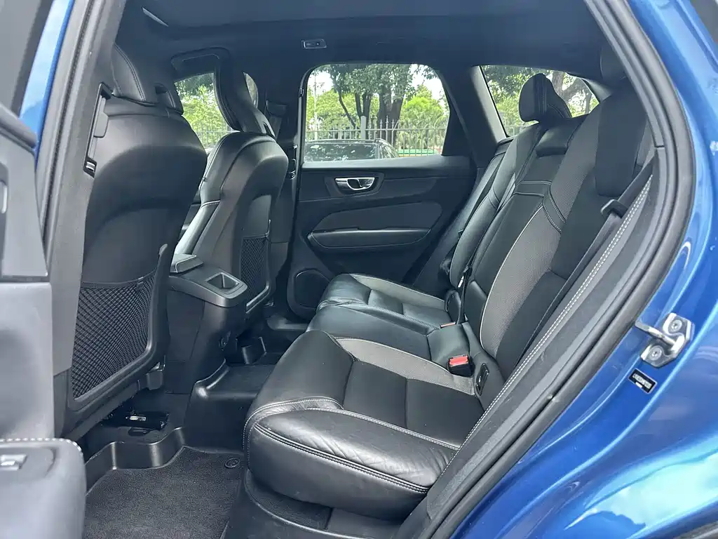 Volvo XC60 — фото 13