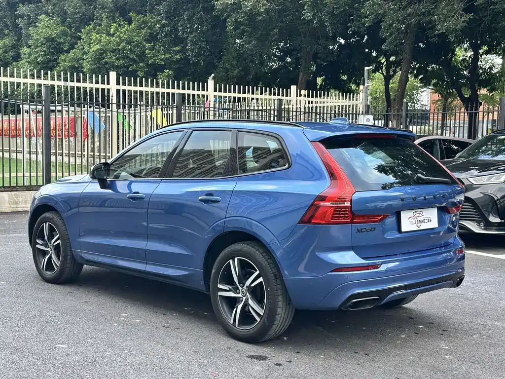 Volvo XC60 — фото 6