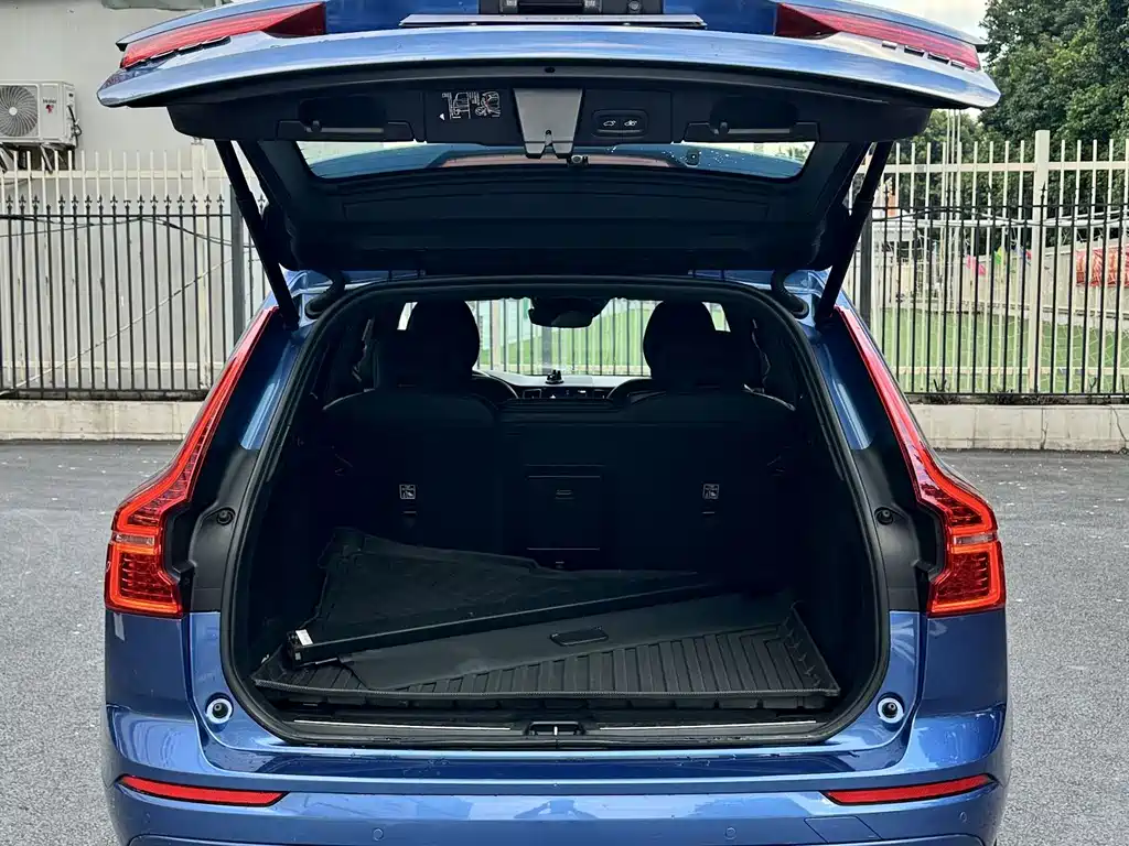 Volvo XC60 — фото 7