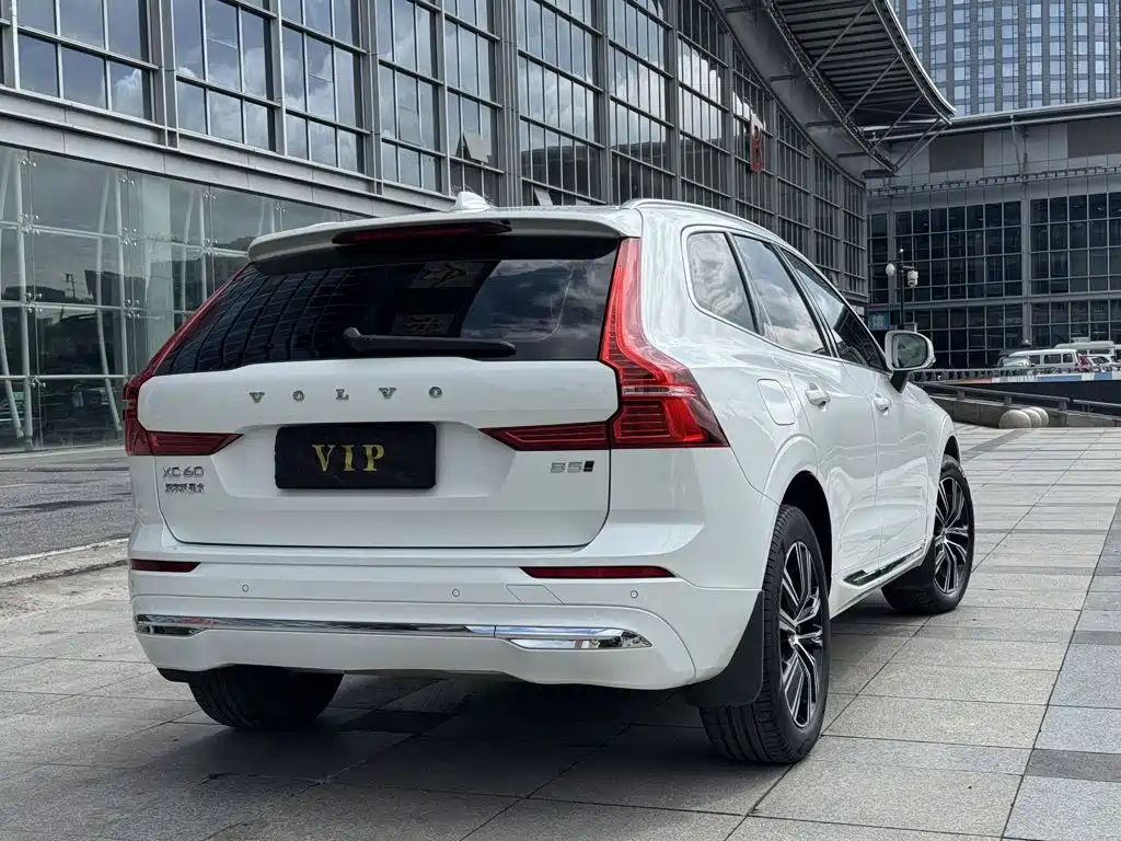 Volvo XC60 — фото 5
