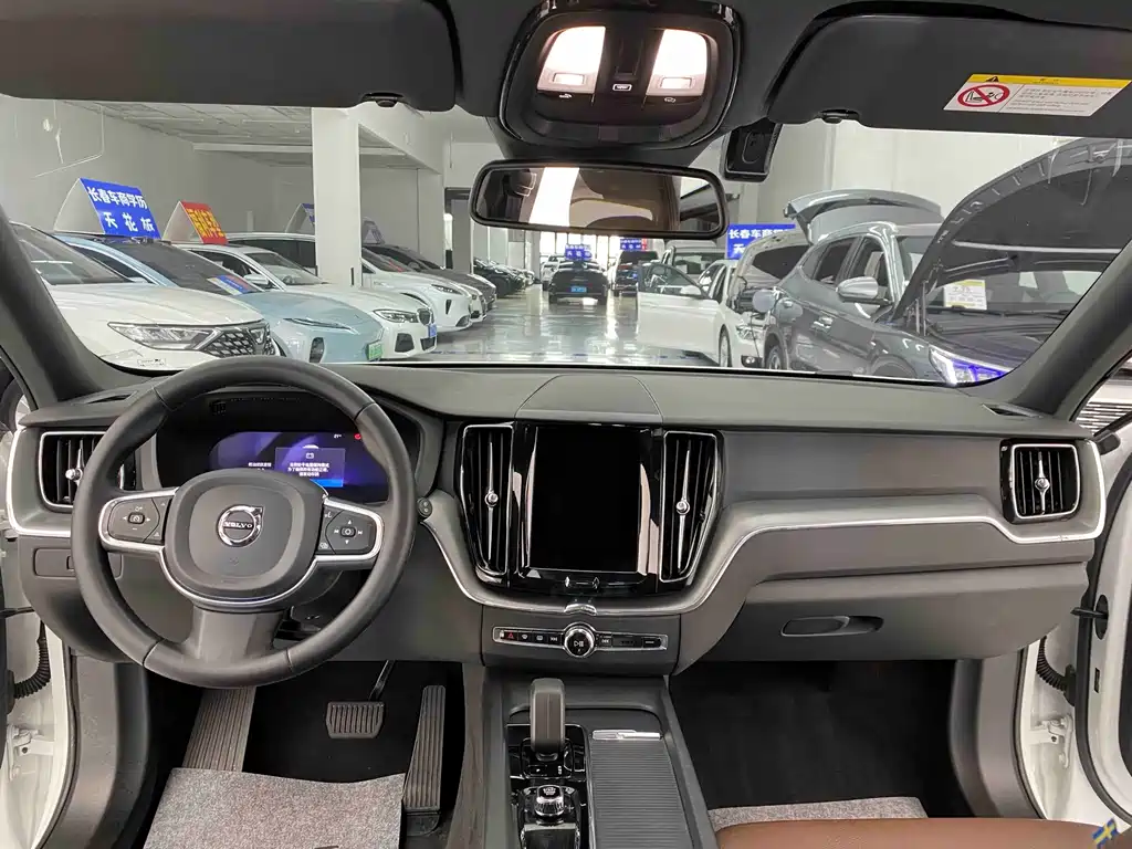 Volvo XC60 — фото 14