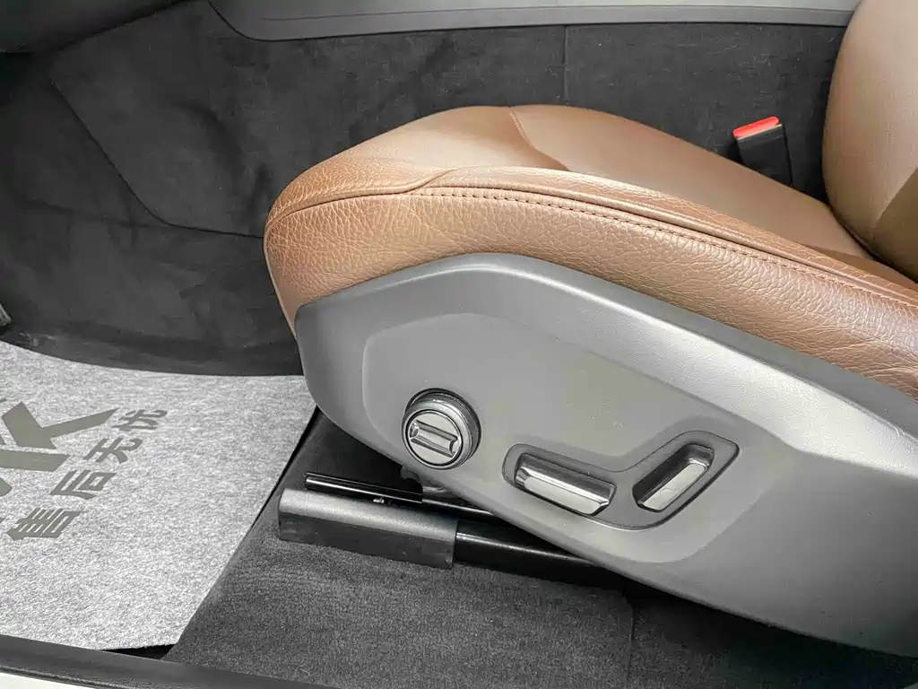 Volvo XC60 — фото 19