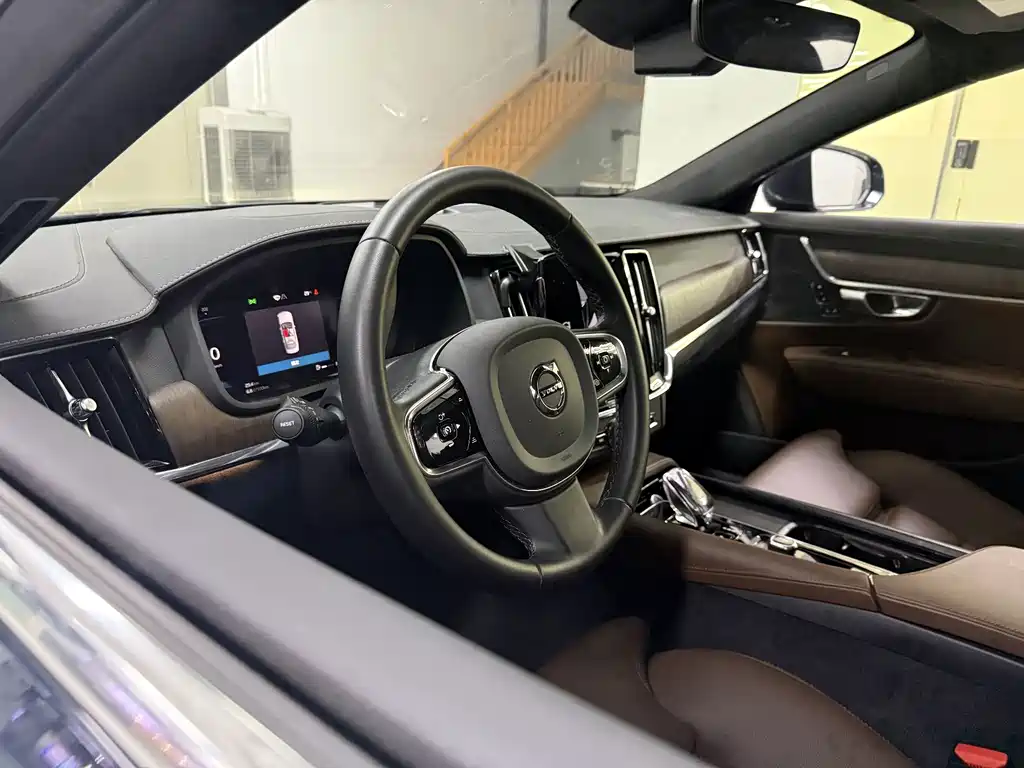 Volvo S90 — фото 11