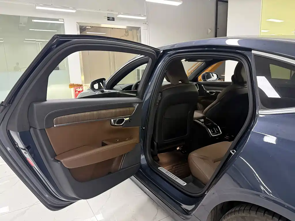 Volvo S90 — фото 14