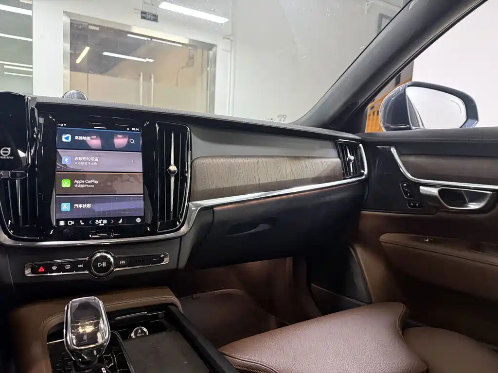 Volvo S90 — фото 19