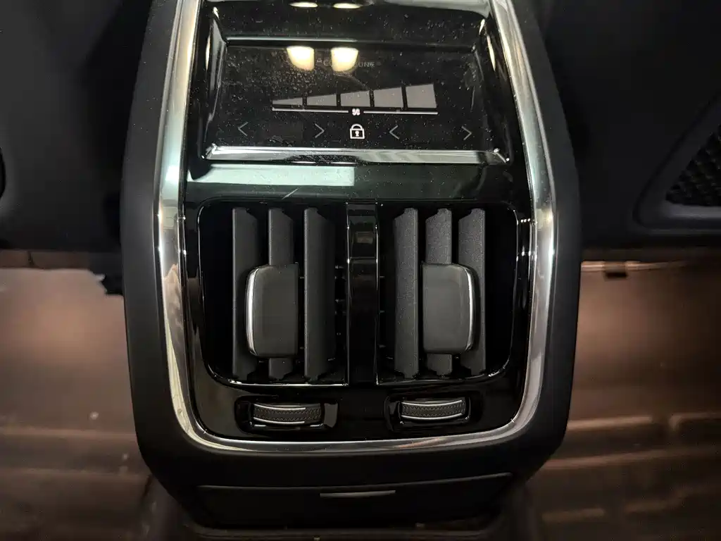 Volvo S90 — фото 21