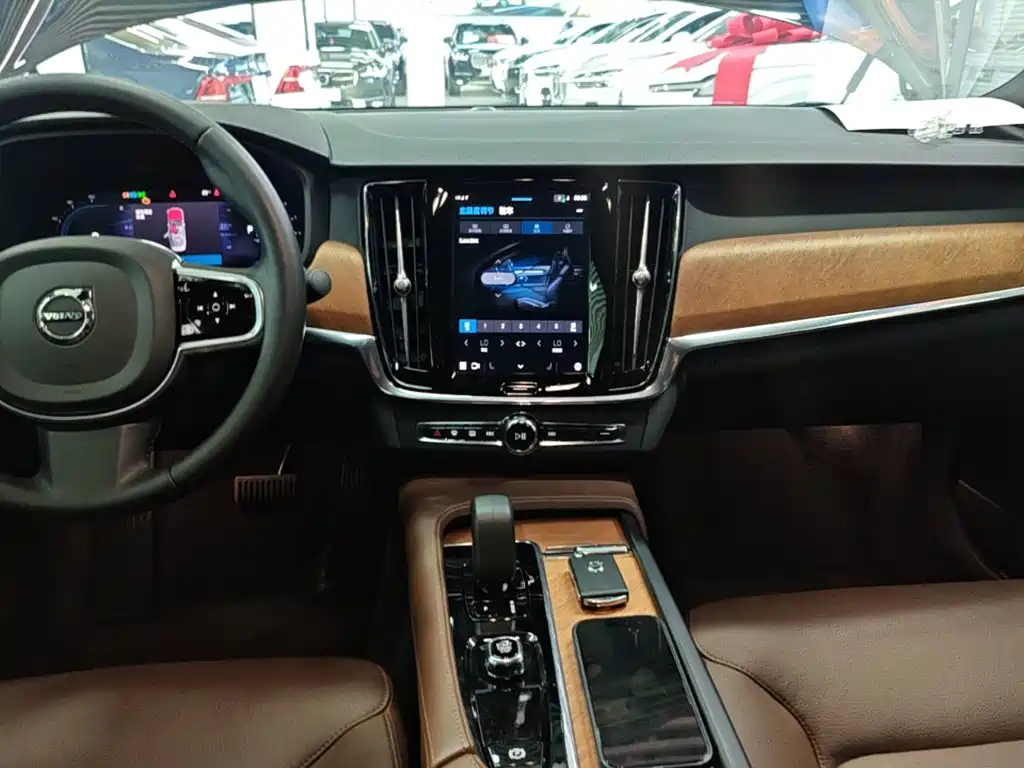 Volvo S90 — фото 13