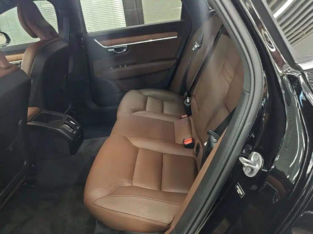 Volvo S90 — фото 17