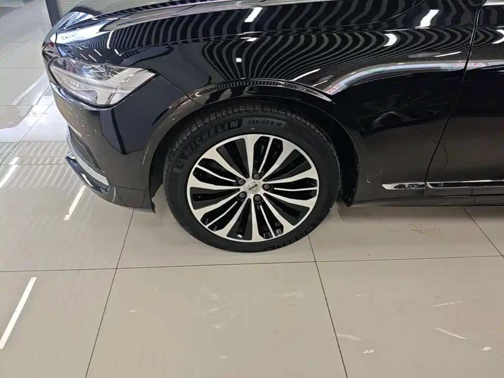Volvo S90 — фото 23