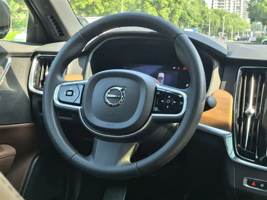 Volvo S90 — фото 10