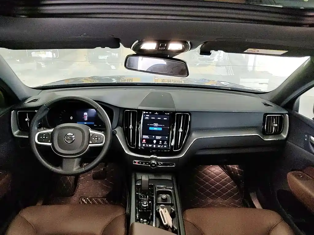 Volvo XC60 — фото 7