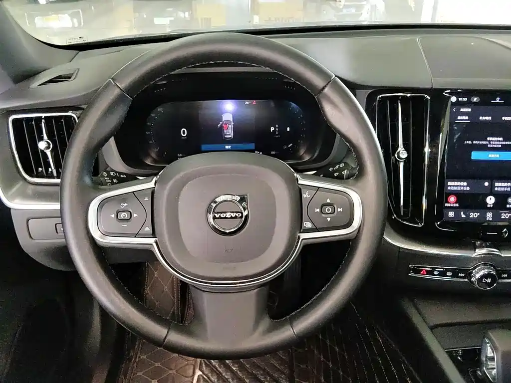 Volvo XC60 — фото 8
