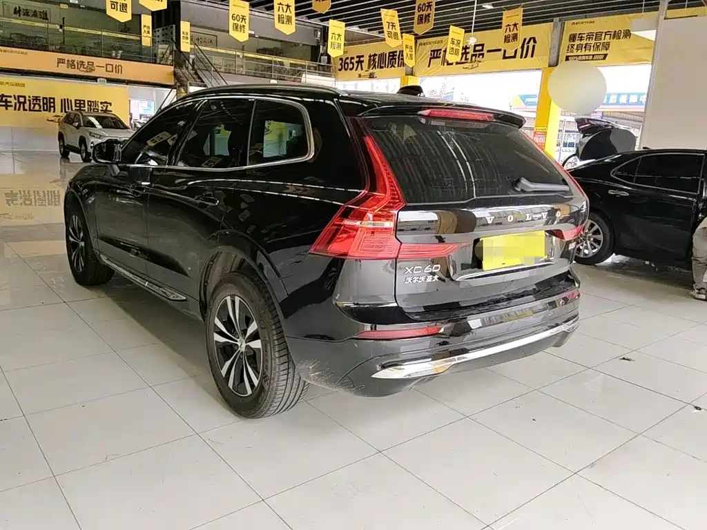 Volvo XC60 — фото 9