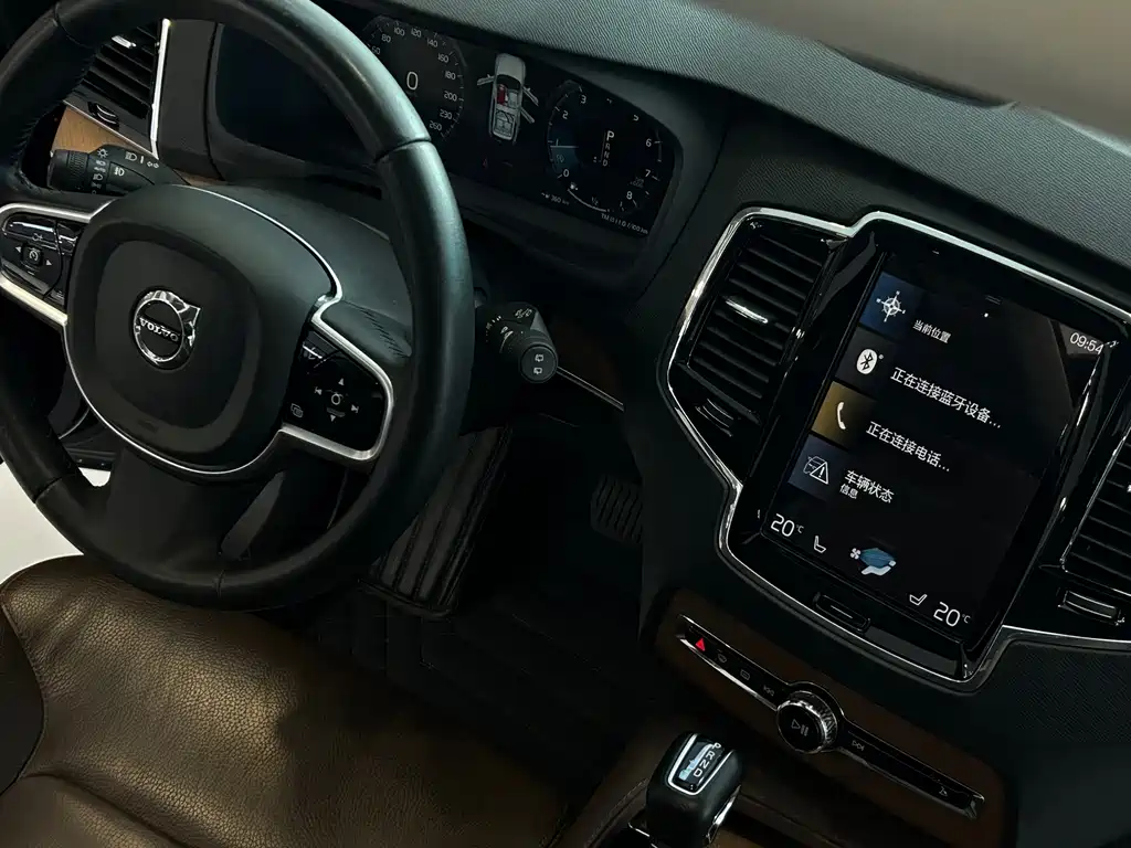 Volvo XC90 — фото 13